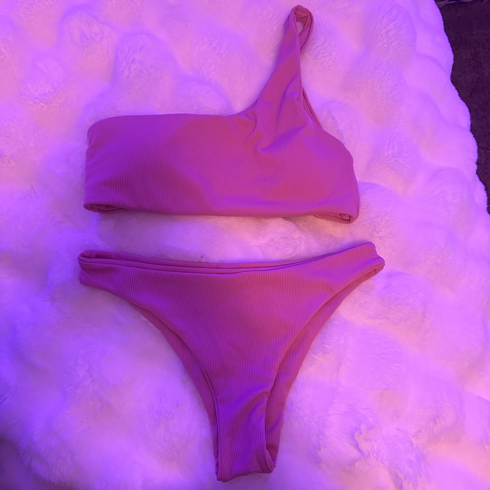 One shoulder pink bikini